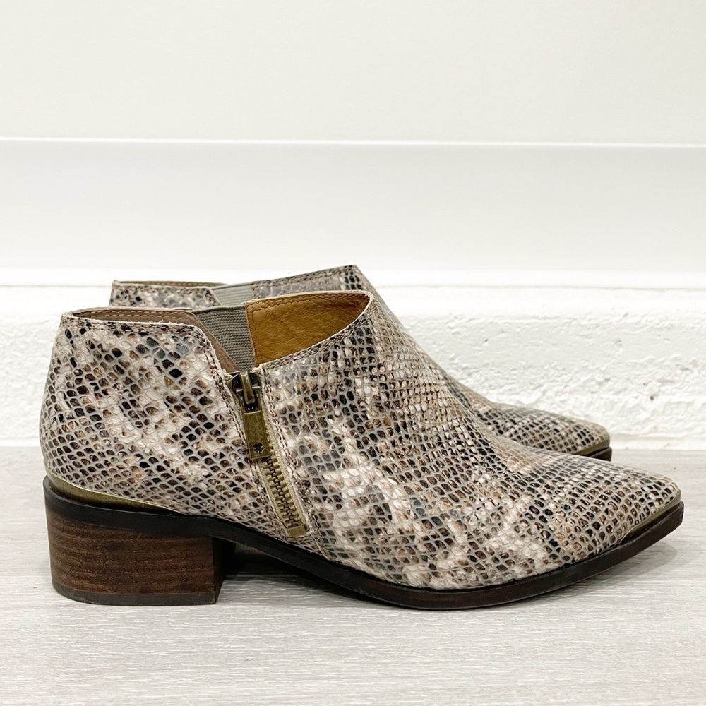 Lucky Brand Koben Ankle Bootie Western Stacked Heel Medium Beige Snake Print 8.5